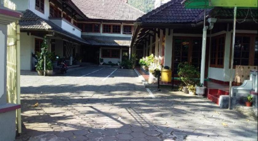 Komajaya Komaratih Hotel Tawangmangu Bagian luar foto